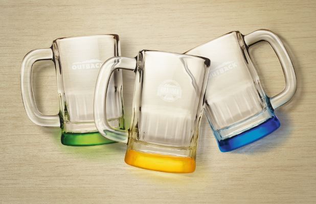 Canecas do Outback ganham três cores em nova promoção