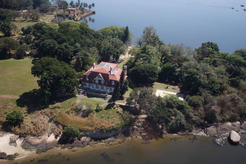 Ilha com palácio completa 2 anos à venda sem oferta de compra