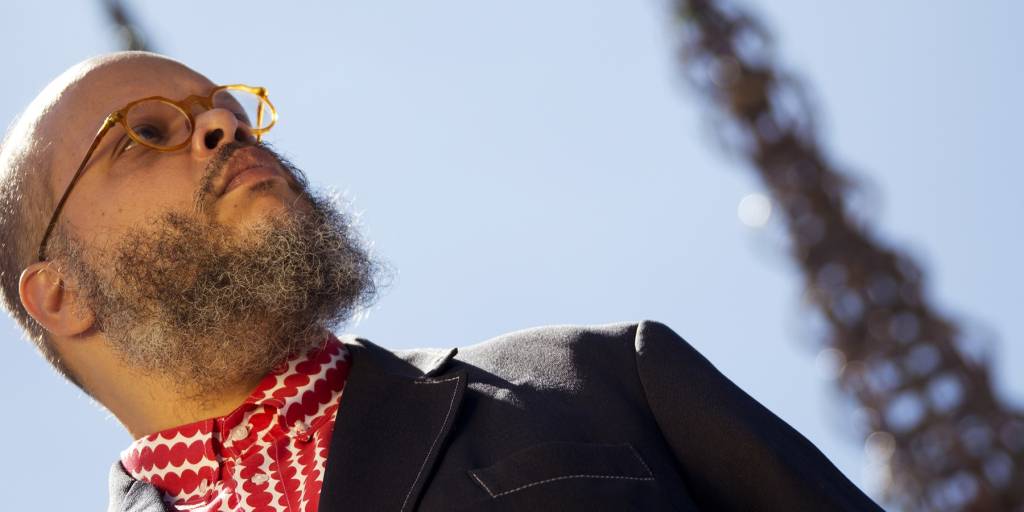 Ed Motta se apresenta no Village Mall nesta quinta (24)