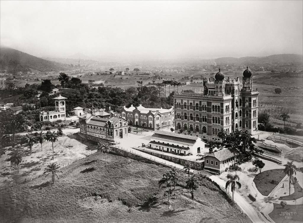 Há cem anos erguia-se o castelo mourisco, na Avenida Brasil