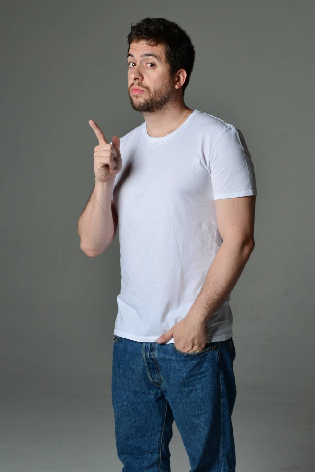 Maurício Meirelles apresenta o stand-up comedy Levando o Caos