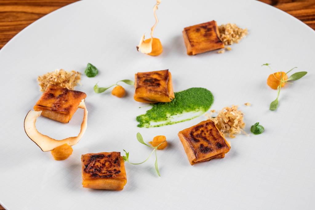 Chef do Rocka, em Búzios, Gustavo Rinkevich cozinha no Laguiole Lab