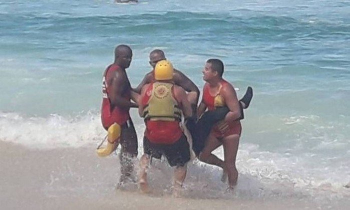 Helicóptero a caminho de Cabo Frio cai com 4 pessoas cai na Barra