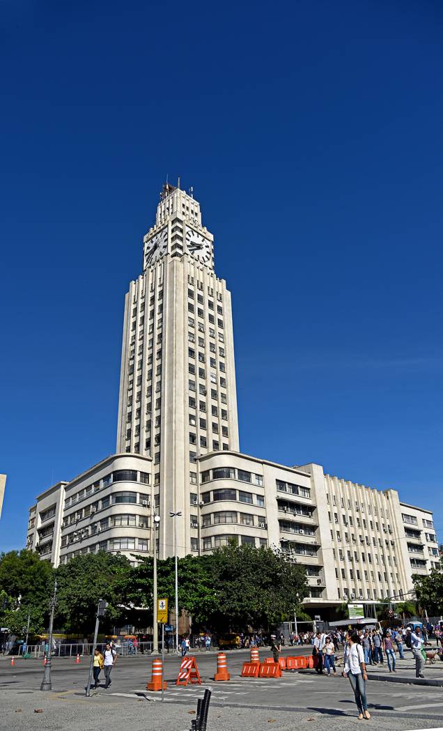 Luxo na Central do Brasil: Com dinheiro russo, foi lançada a ideia de construir um shopping e um condomínio de alto padrão sobre a linha férrea no Centro Luxo na Central do Brasil: Com dinheiro russo, foi lançada a ideia de construir um shopping e um condomínio de alto padrão sobre a linha férrea no Centro
