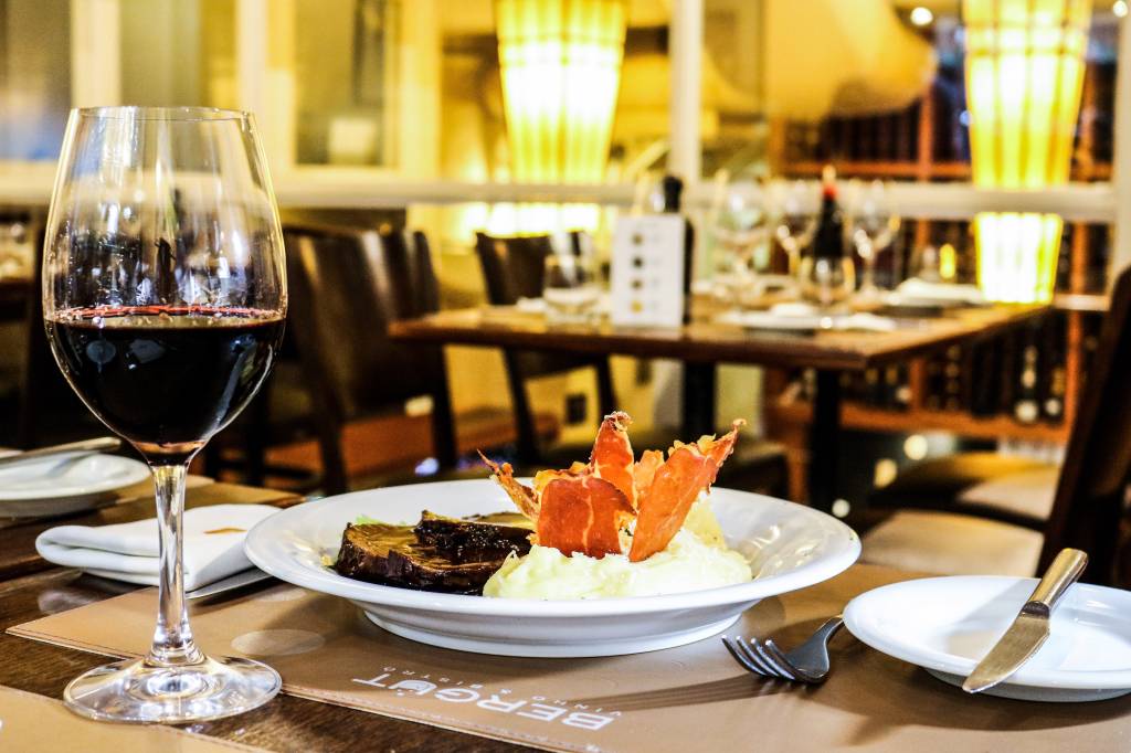 Bergut realiza degustação de vinhos no Centro