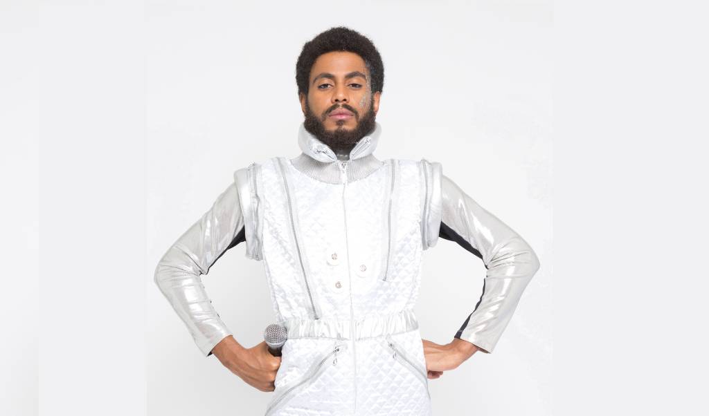 Ícaro Silva conta a história da black music em espetáculo no Teatro Claro