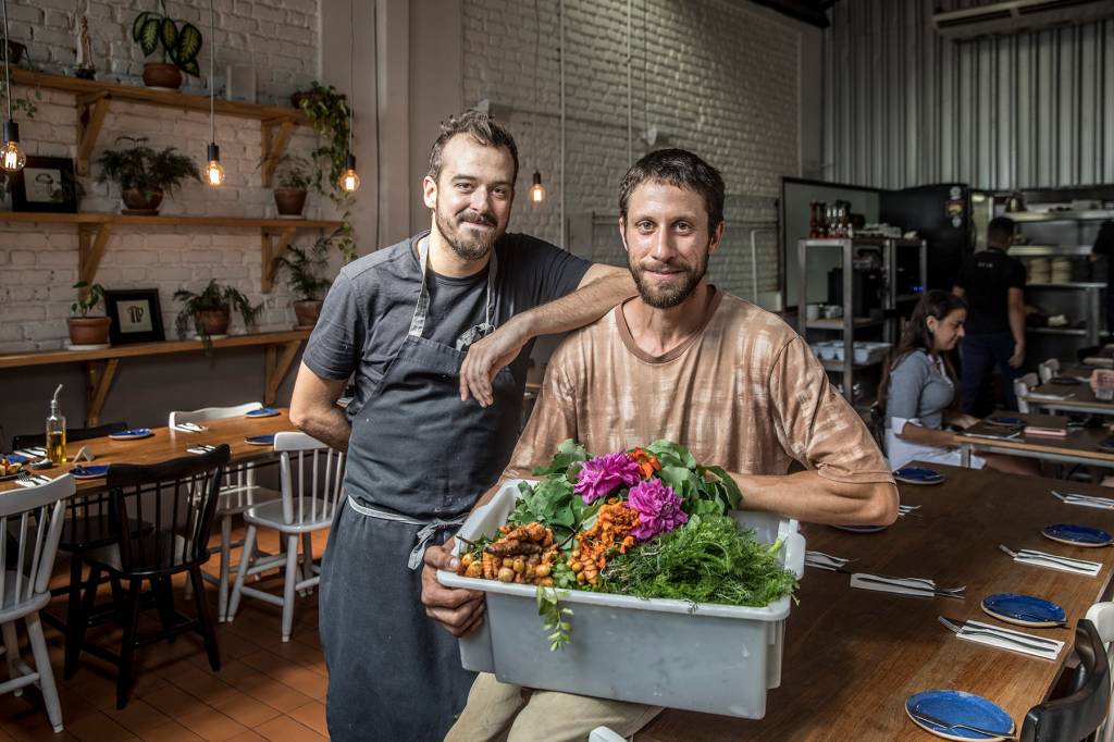 Mateus Salim, do Sítio Raízes, fornece panc para chefs estrelados