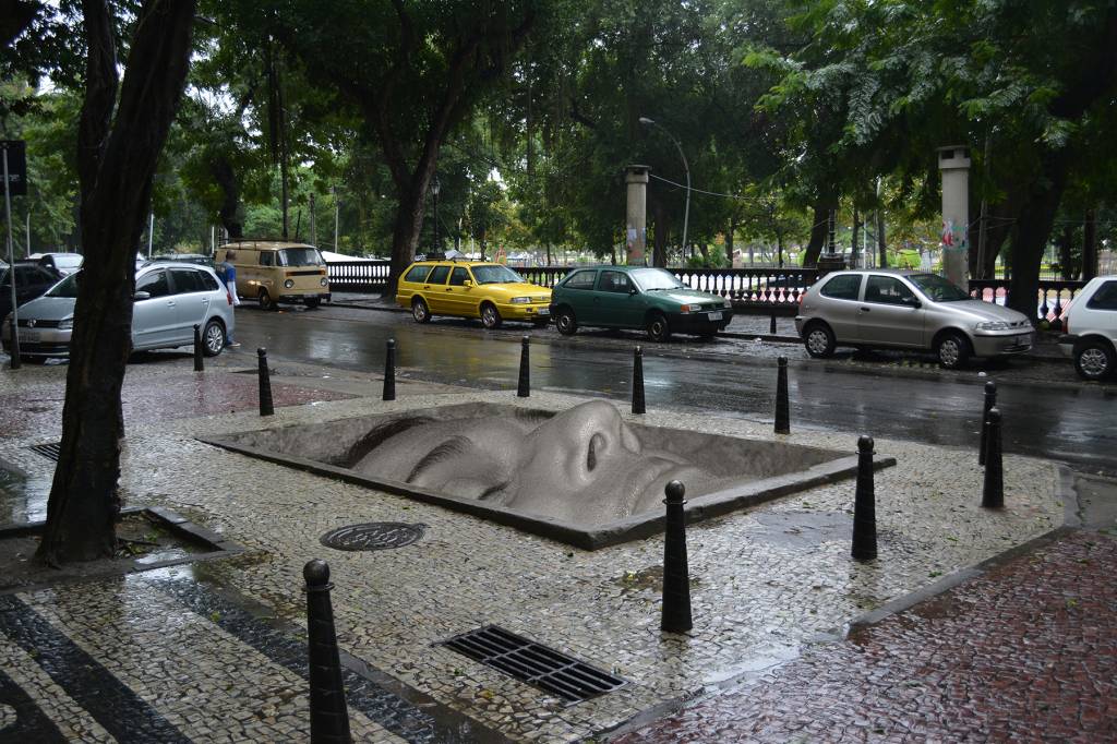 Artistas de rua projetam intervenções urbanas pelo computador