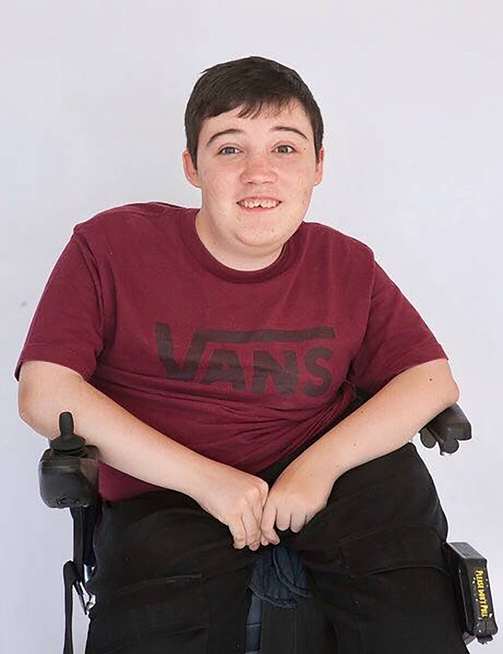 Garoto de 21 anos escreve livro sobre herói cadeirante