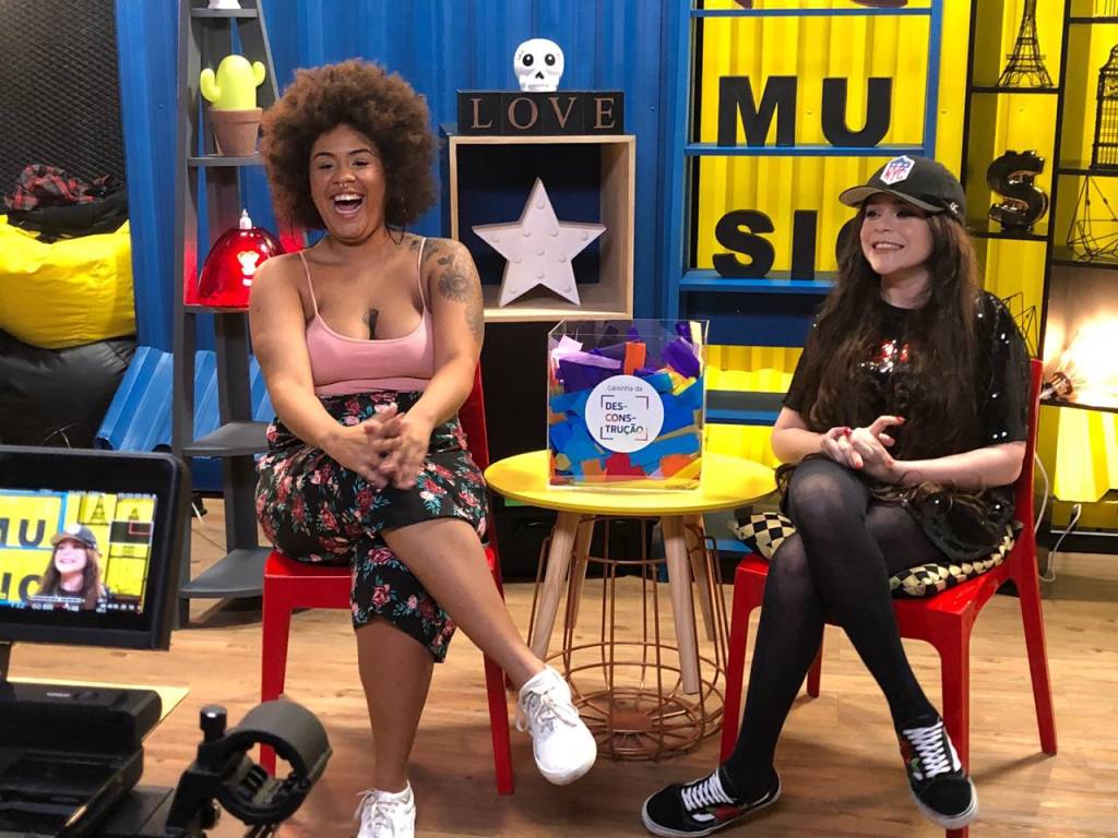 YouTubers se reúnem para gravar diferentes vídeos sobre universo LGBTQ+