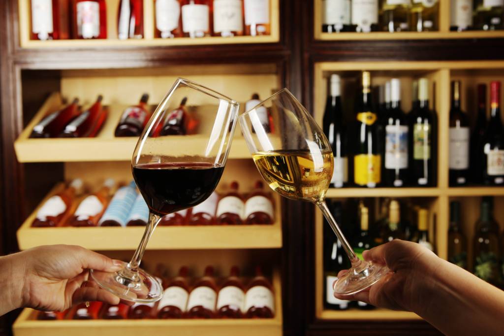 Restaurante Abbraccio dá desconto em vinhos no Dia dos Namorados