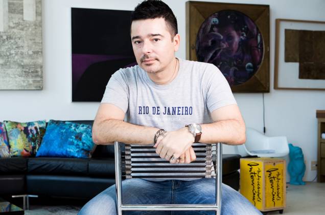 Carlos Tufvesson, candidato a deputado estadual: “Ele se comporta como um líder religioso, esquece que é gestor de uma cidade cuja história sempre foi marcada pela vanguarda, diversidade e efervescência cultural” Carlos Tufvesson, candidato a deputado estadual: “Ele se comporta como um líder religioso, esquece que é gestor de uma cidade cuja história sempre foi marcada pela vanguarda, diversidade e efervescência cultural”