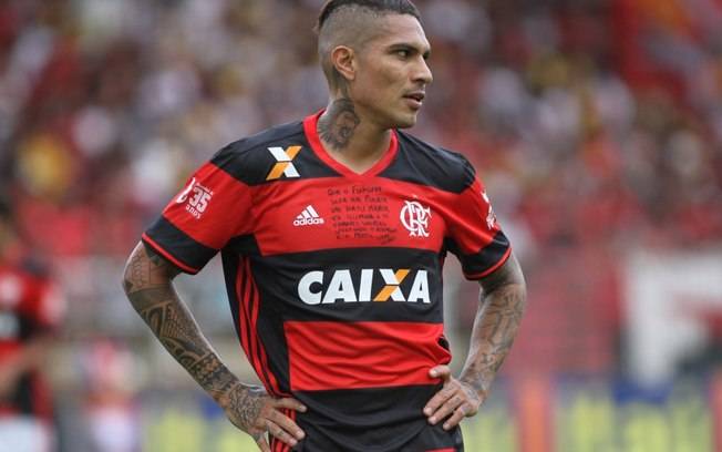 Ícone do Flamengo é parado na Lei Seca e vai ficar sem dirigir