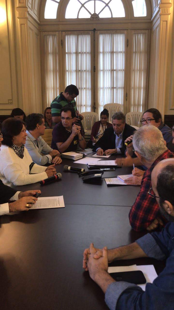 Impeachment de Crivella é tema de reunião na Câmara de Vereadores