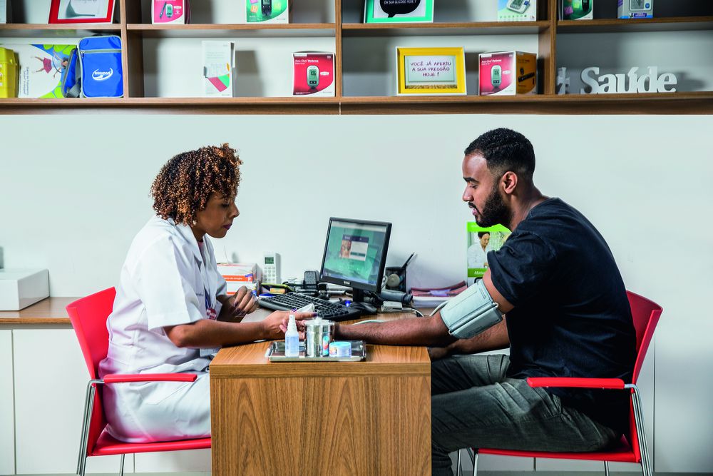 Número de farmácias com salas clínicas mais que dobrou no último ano