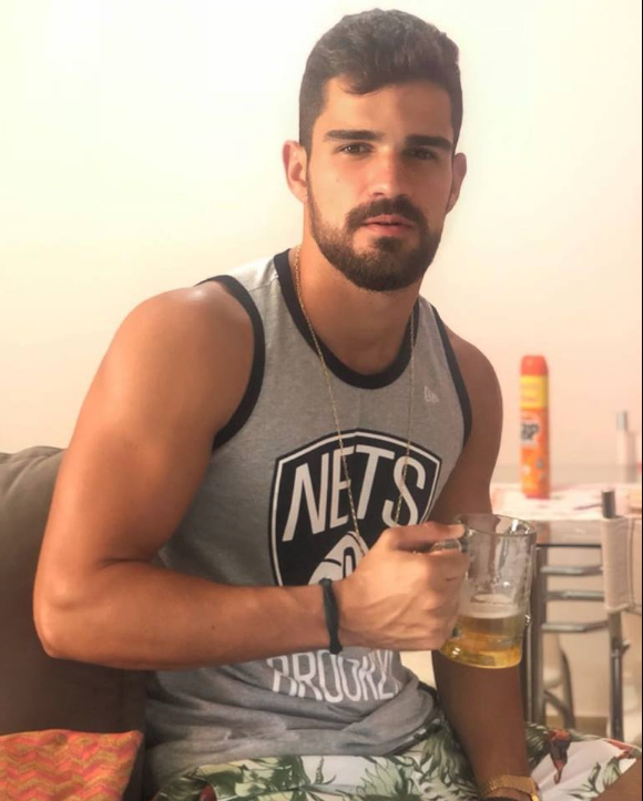 Carioca “sósia do goleiro Alisson” movimenta as redes sociais