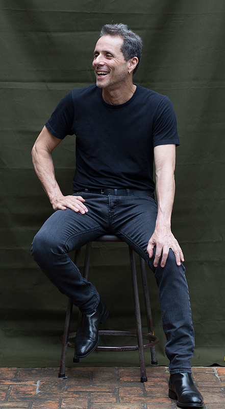 Tony Bellotto critica veganismo e espiritualidade em novo livro