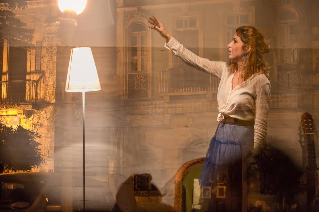 Flavia Milioni apresenta solo gratuito na Casa de Cultura Laura Alvim