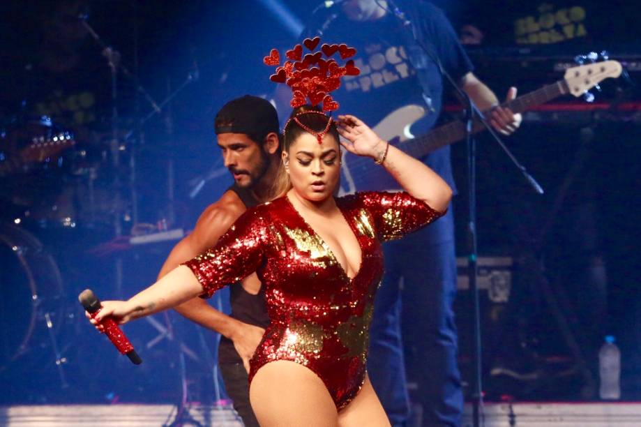 A cantora Preta Gil vai arrastar foliões pelo Centro do Rio e, no dia 23 de fevereiro, comanda um festão no Clube Monte Líbano