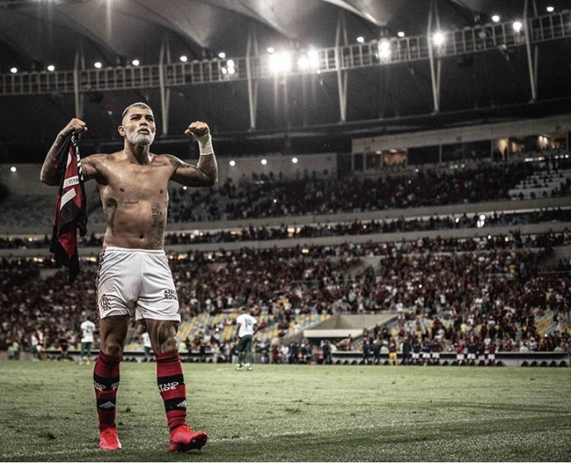 Diferenças entre o craque e o grande ídolo