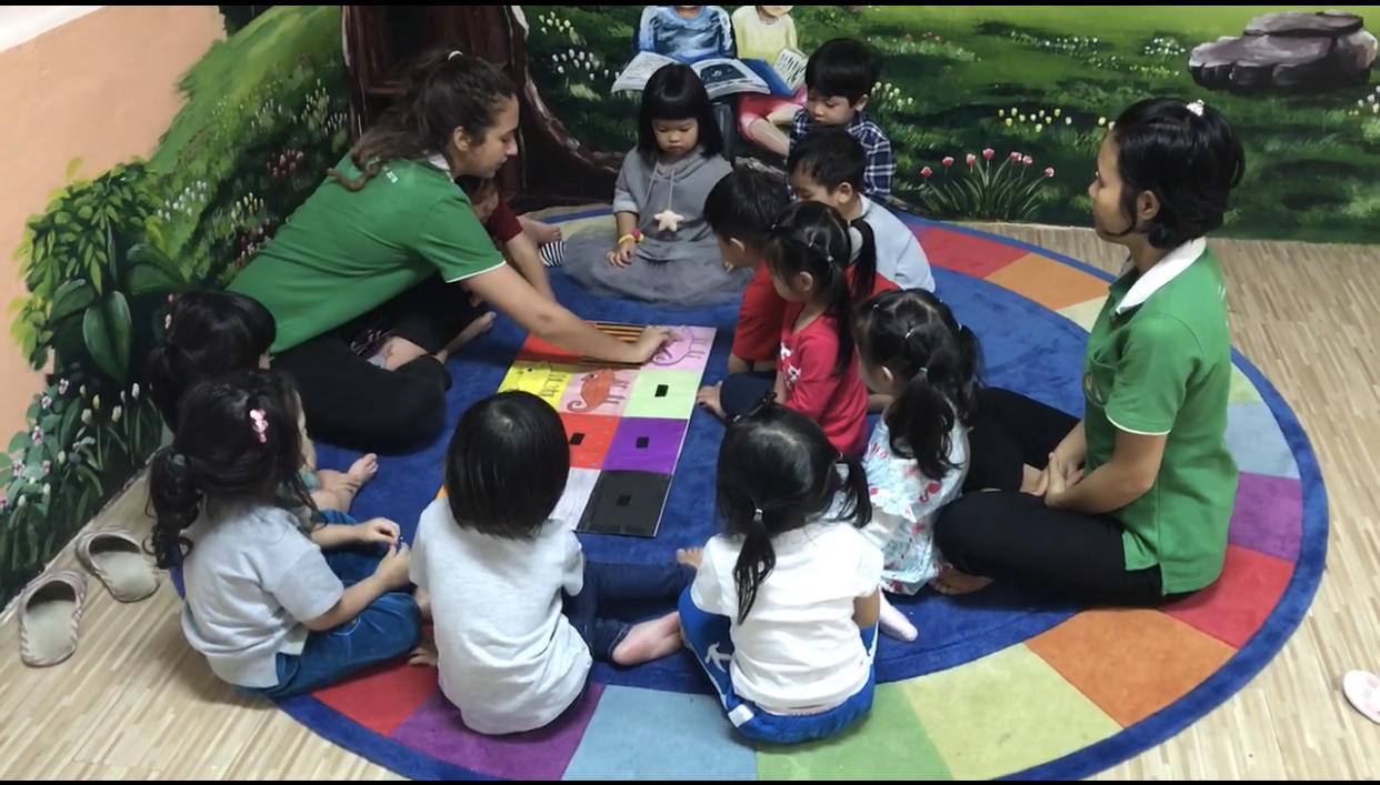 Julia Martins Tail&acirc;ndia