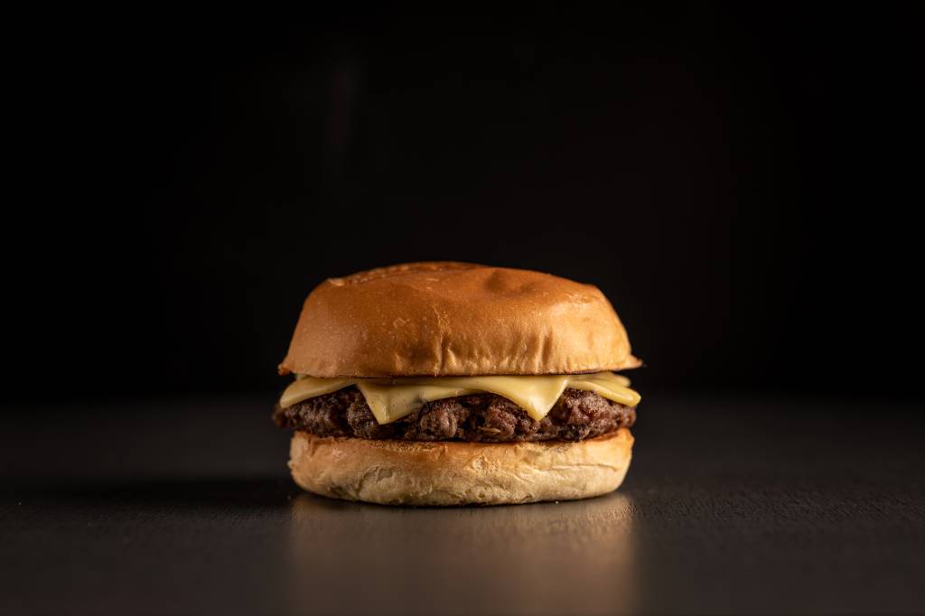 Bullguer entrega cheeseburguer a 10 reais na segunda (27)