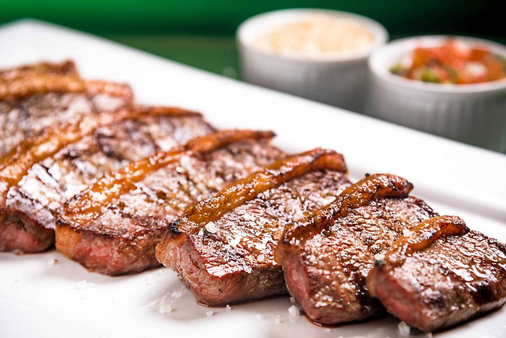 Quarentena: cinco dicas para preparar um bom churrasco em casa