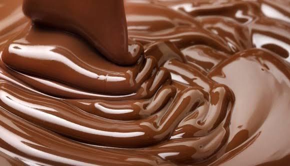 Chocolate causa espinha? Mito ou verdade por Daniela Alvarenga