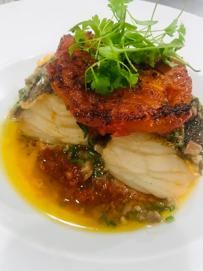 Lombo-de-bacalhau-confitado-no-azeite,-batata-doce,-tomate-assado-e-molho-putanesca- Lombo-de-bacalhau-confitado-no-azeite,-batata-doce,-tomate-assado-e-molho-putanesca-