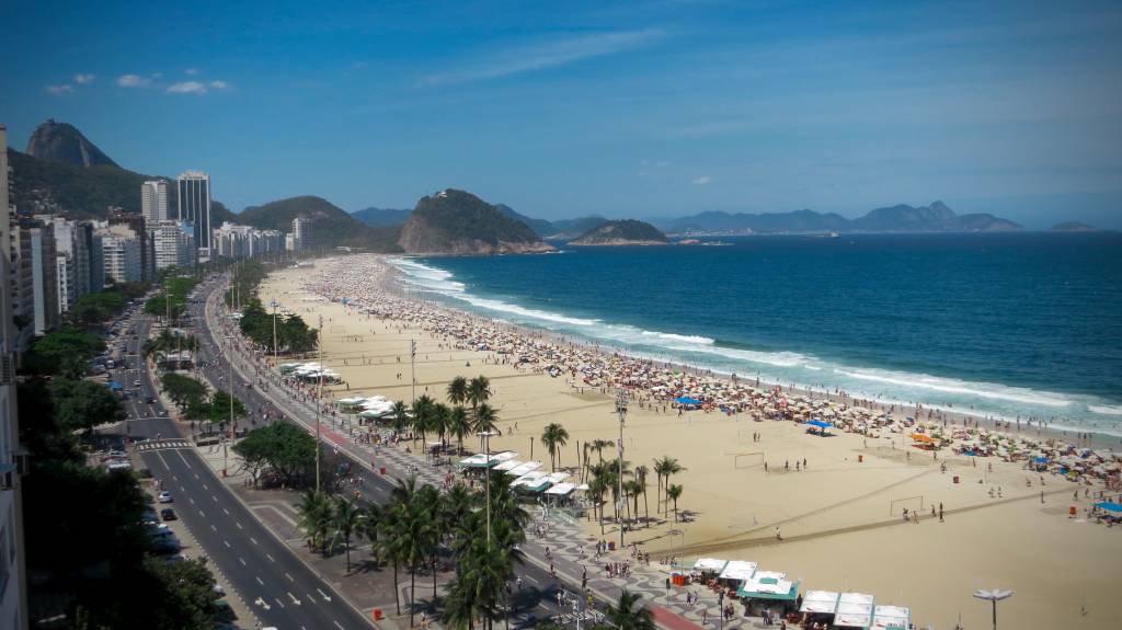 No Dia da Limpeza, praias do Rio recebem mutirões para recolher lixo