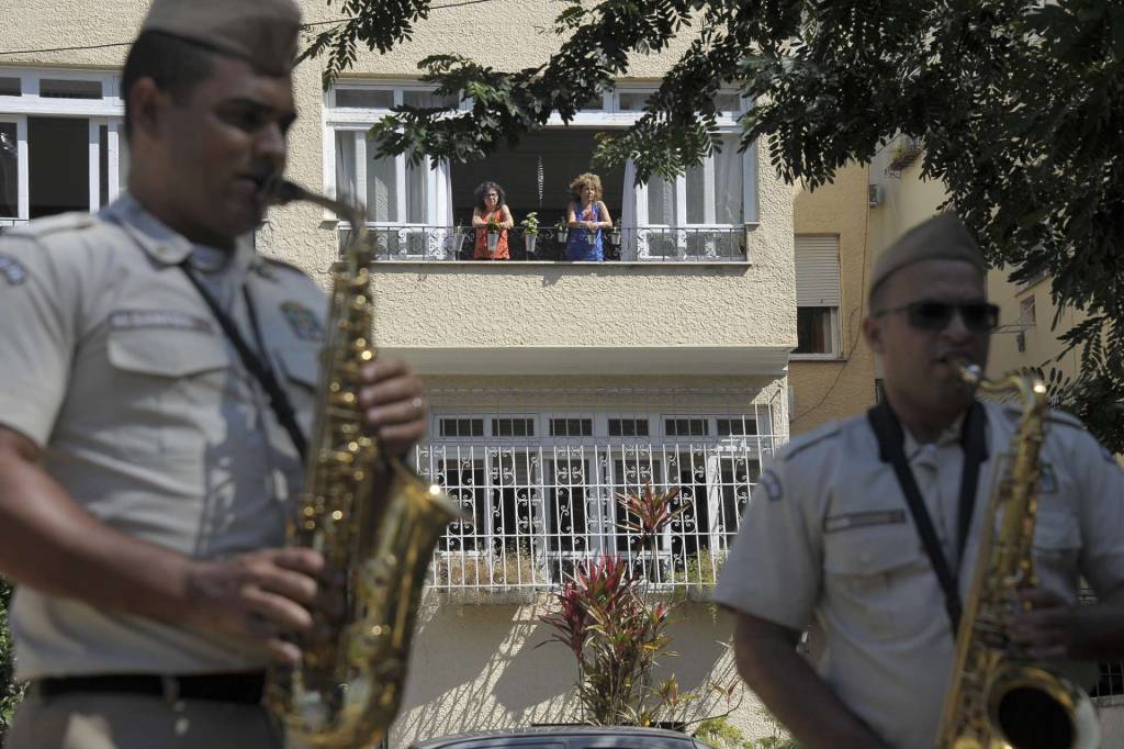 Covid-19: banda da Guarda Municipal toca em bairros com grande incidência