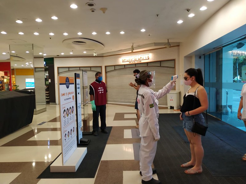 Covid: aglomeração e falta de higiene rende multa a 82 lojas e shoppings