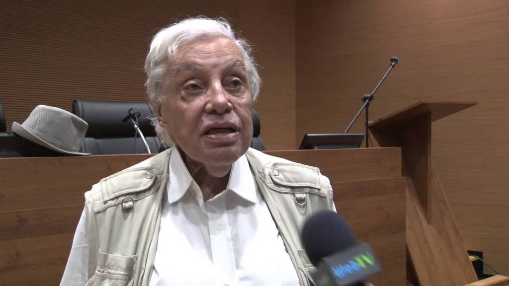 Coronavírus: economista Carlos Lessa morre aos 83 anos