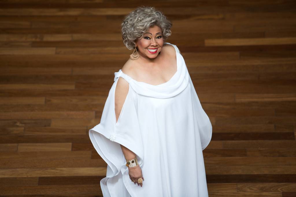 Em vídeo: Alcione comenta o resultado da cirurgia na coluna
