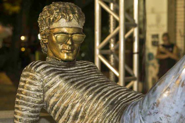 Cazuza – estátua Cazuza: 65 anos do cantor terá cover oficial no Leblon