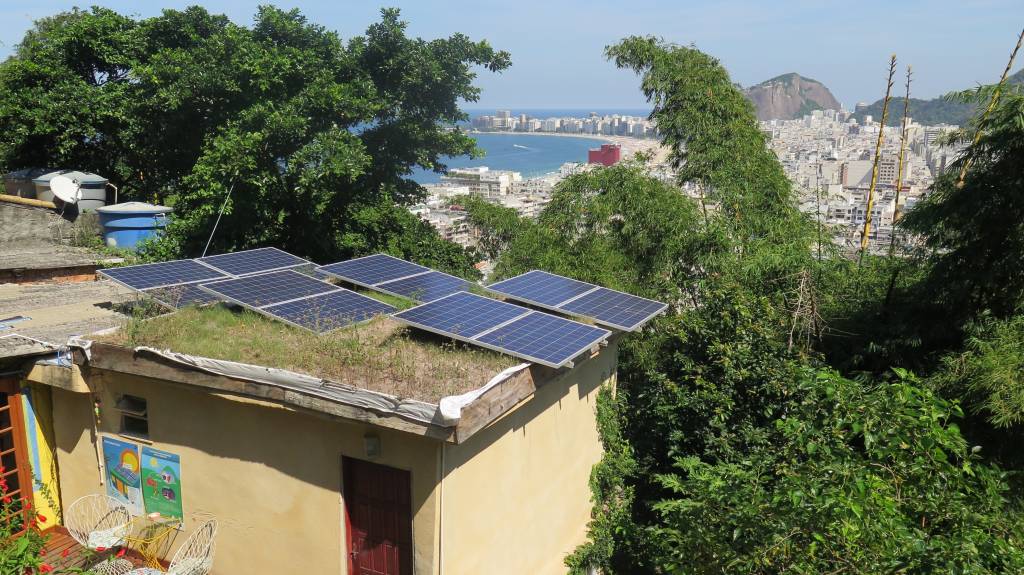 ONG carioca leva energia solar a favelas da Zona Sul do Rio