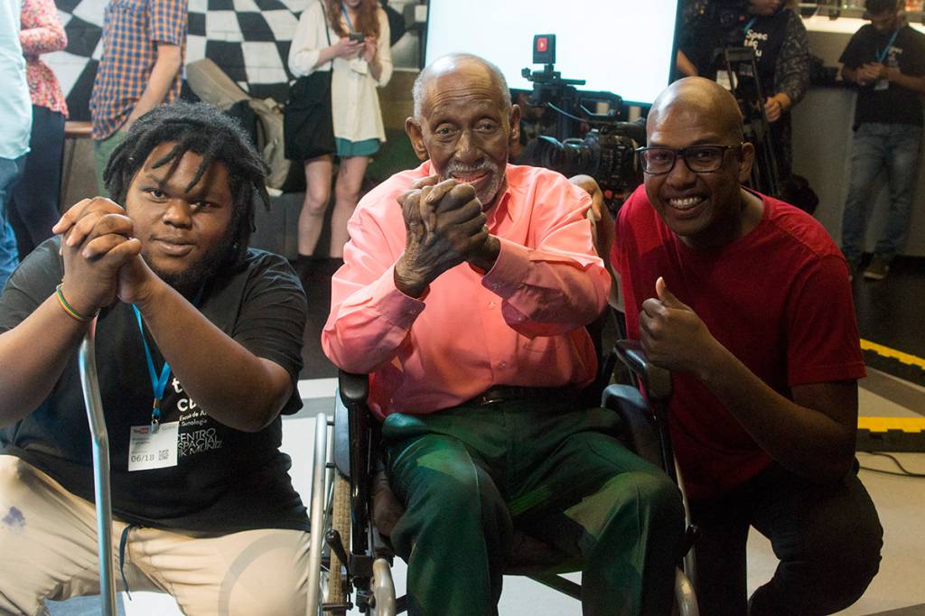 Jovens da periferia homenageiam bambas do samba em documentário