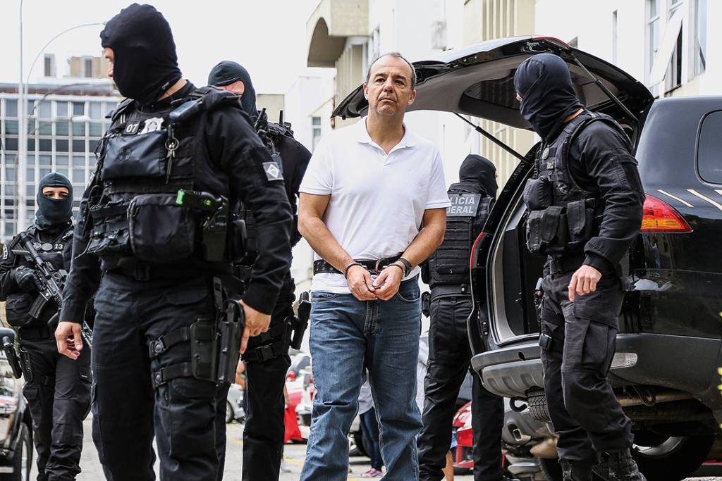 Lava-Jato: pedras preciosas e barras de ouro de Sérgio Cabral vão a leilão