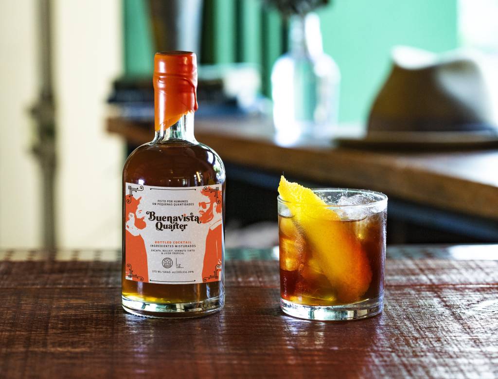 Liz Cocktail & Co. encerra série de drinques engarrafados com Apothek