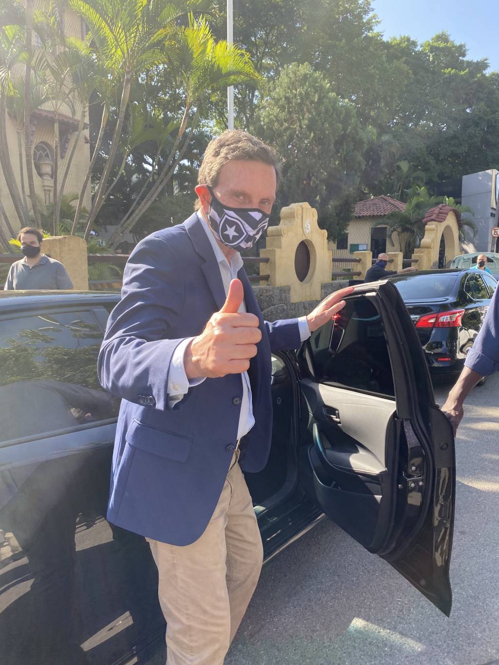 Prioridades: Crivella muda nome de rua para homenagear primo de Malafaia