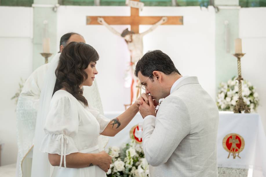 Casamento intimista de Leticia e Juliano Cazarr&eacute;