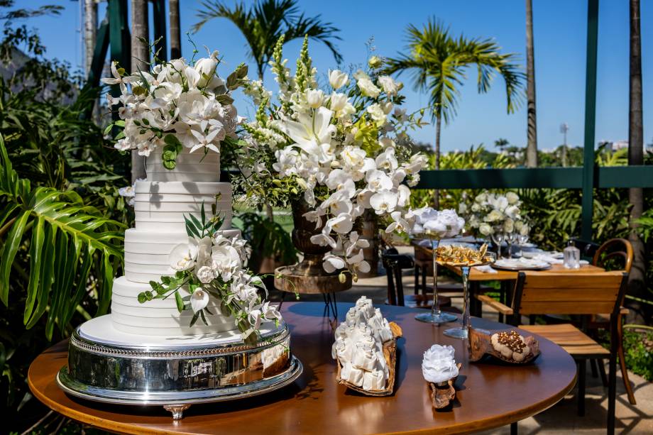 Os ícones do casamento estavam presentes, como o bolo assinado por Antonio Maciel Os ícones do casamento estavam presentes, como o bolo assinado por Antonio Maciel