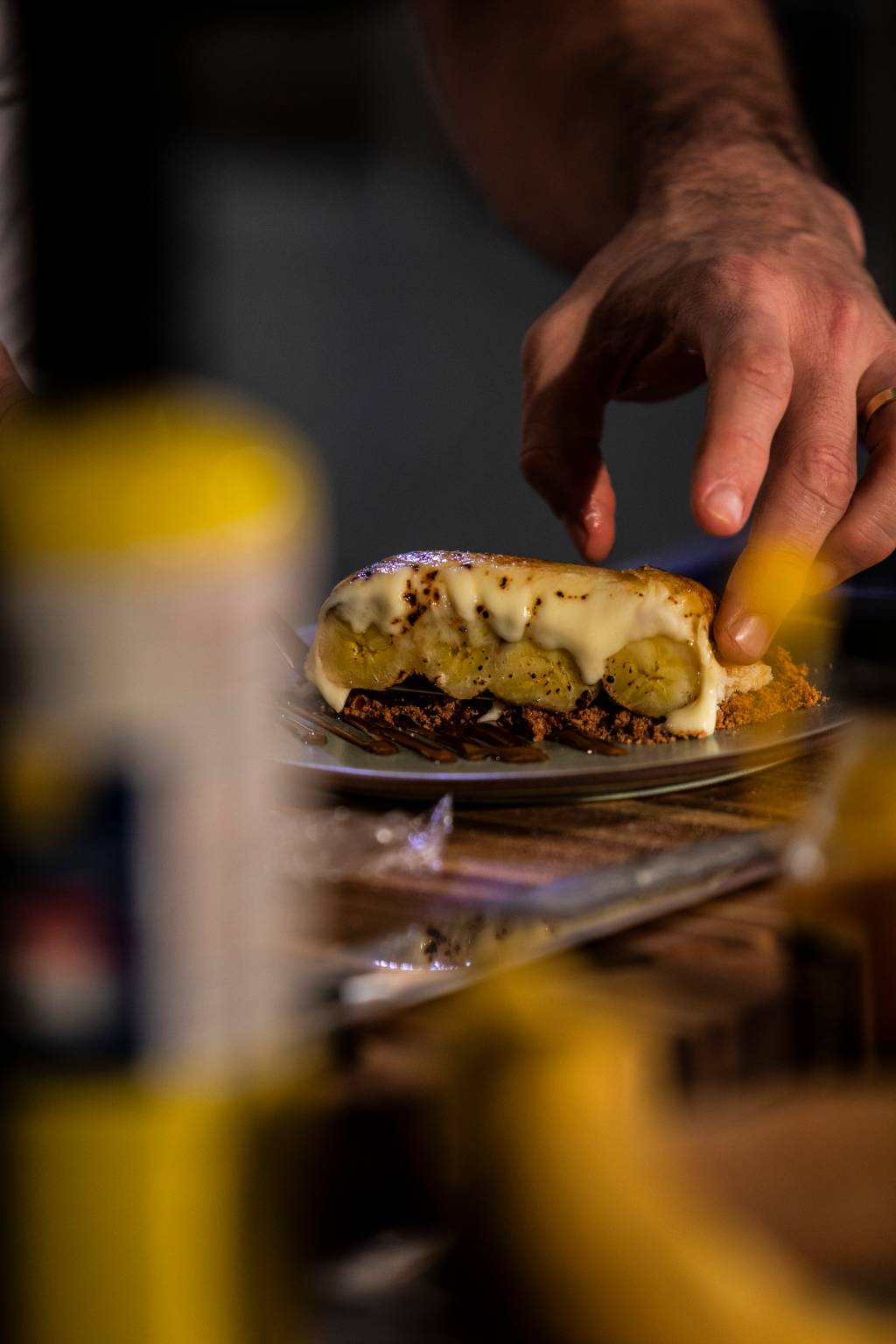 Chef do Mocotó, Rodrigo Oliveira lança curso virtual e ensina sua cartola com farofa de biscoito