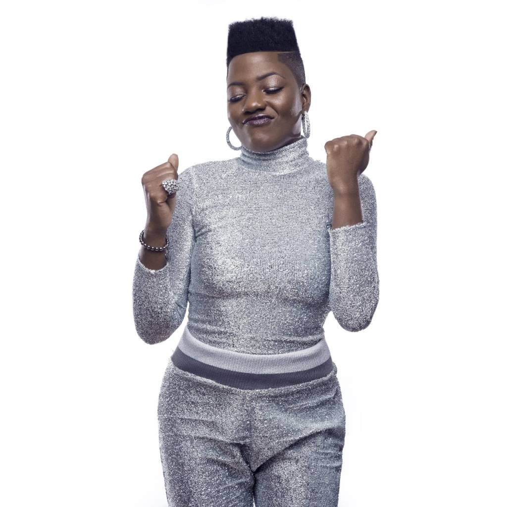 Cantora Anna Cléo: “Artistas de rua sempre vão ter palco”