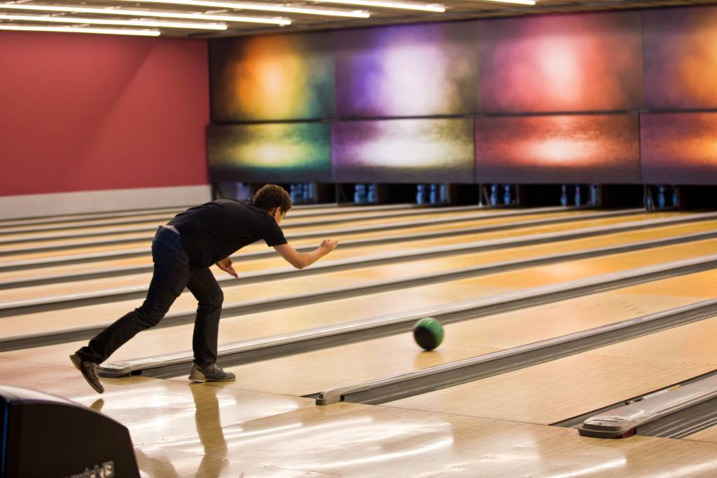 Boliche e área de jogos eletrônicos do BarraShopping voltam a operar