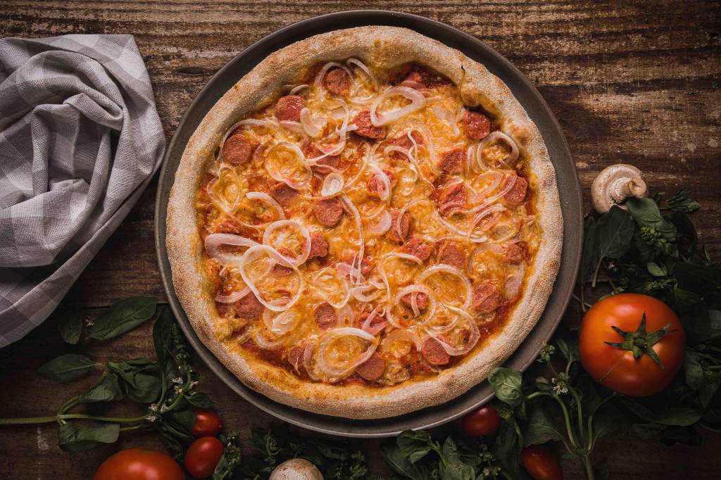 Pizzaria e foodtech carioca lançam sabor vegano com linguiça vegetal