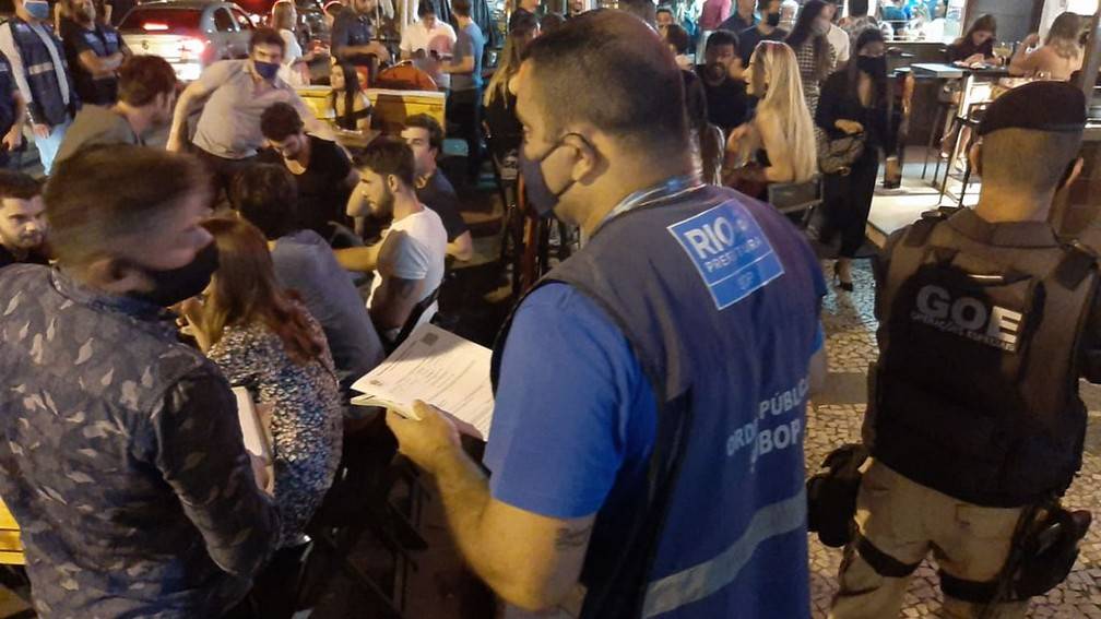 Bares do Leblon recebem multa por aglomeração neste fim de semana