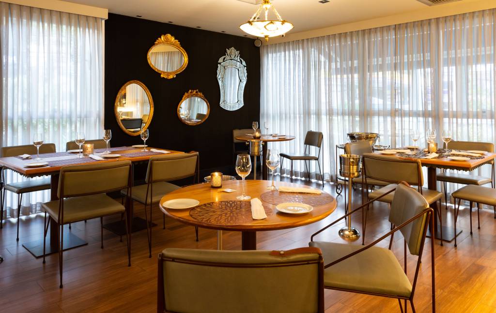 Elia Schramm, Ricardo Lapeyre e Flávia Quaresma cozinham no Signatures