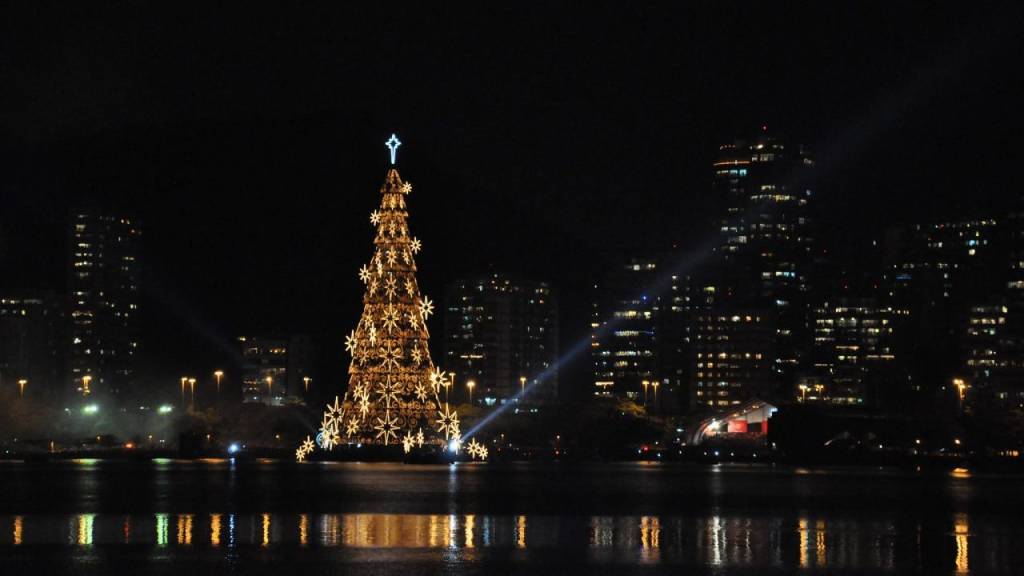 Nova árvore de Natal flutuante em Botafogo será maior do que a da Lagoa