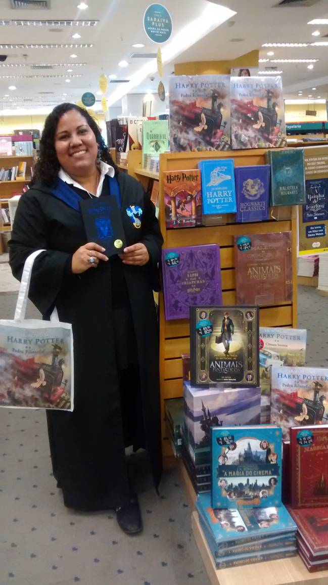 Jane Carla em encontros de Potterheads na extinta Saraiva do Rio Sul. Acervo pessoal